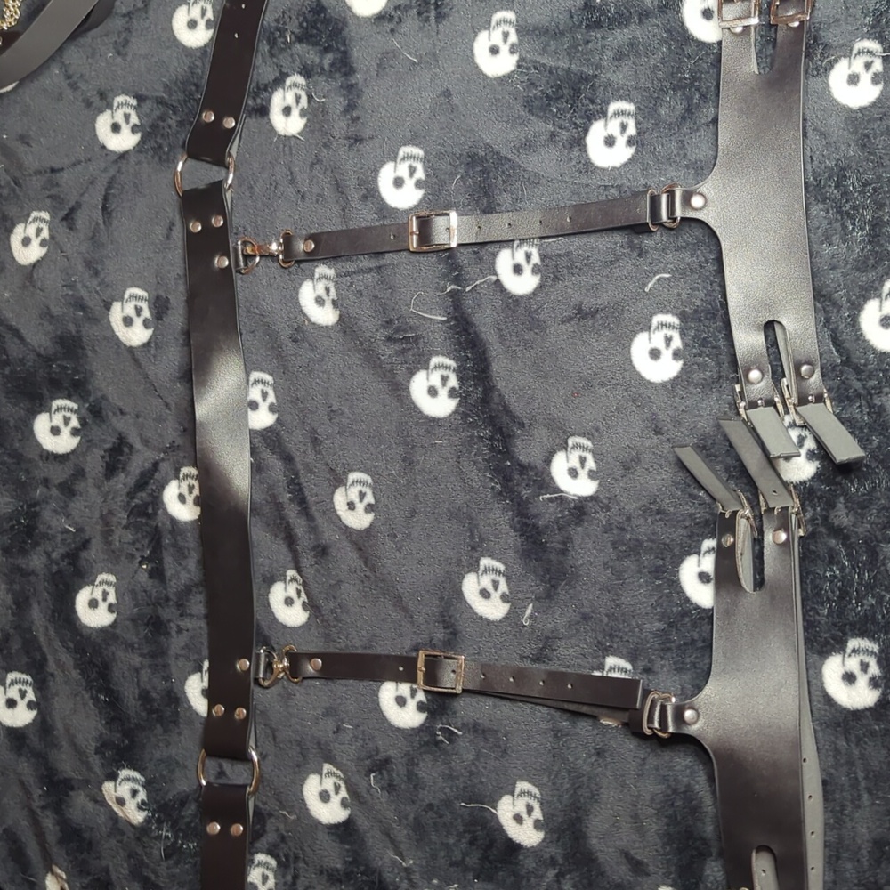 Thigh strap harness belt